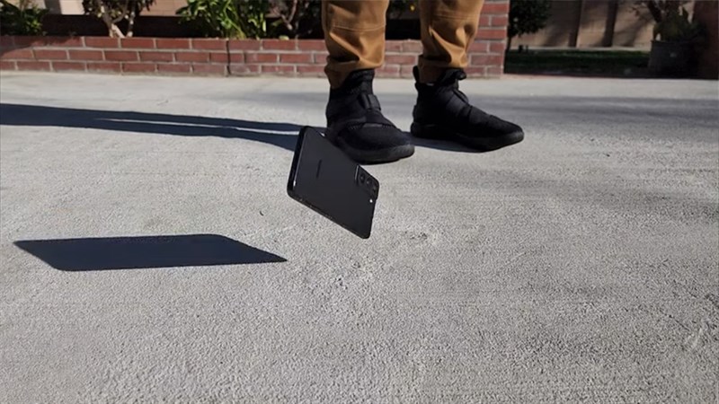 Thử nghiệm thả rơi Galaxy S22