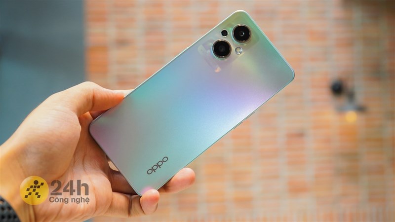 OPPO Reno7 Z 5G có phần viền vát phẳng bắt trend