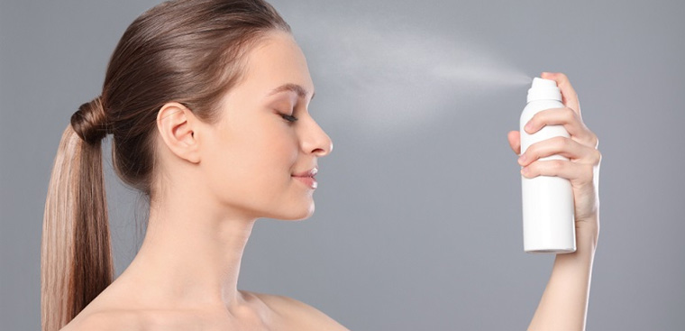 Làm thế nào xịt khoáng giúp duy trì độ ẩm cho da mặt?
