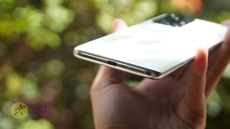 Cạnh dưới của Xiaomi 11T 5G có cổng sạc Type-C