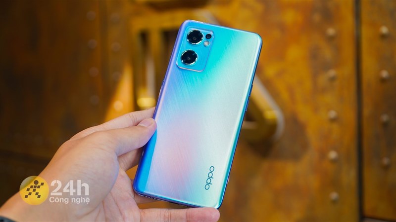 OPPO Reno7 5G là chiếc smartphone không thể bỏ qua với thiết kế đẹp, cấu hình mạnh và sạc nhanh 65 W