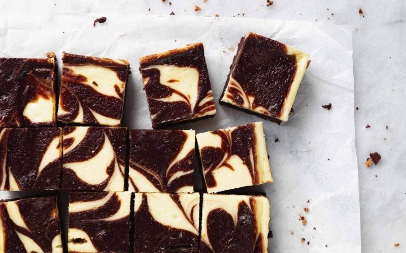 How to make cheesecake brownies soft, attractive to eat forever