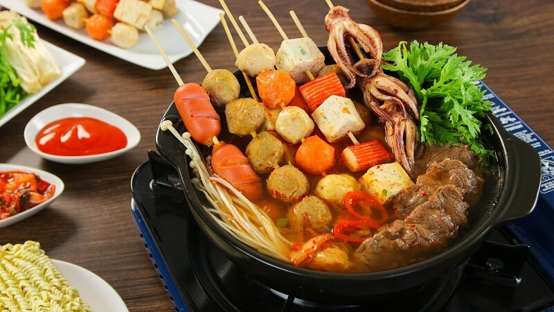 How to make delicious Chinese skewers hot pot at home