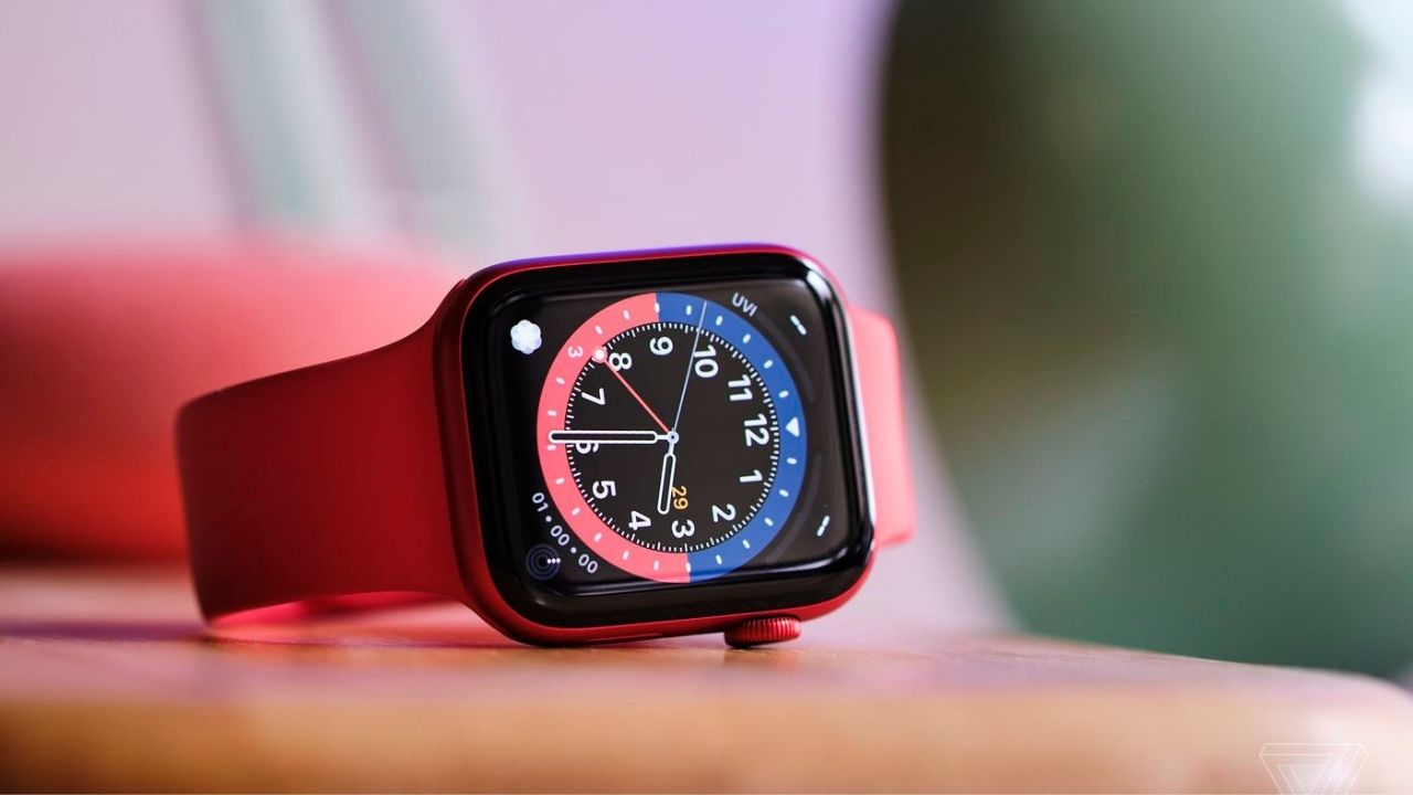 Apple Watch Series 7 màu đỏ: 
Một chiếc Apple Watch Series 7 màu đỏ sẽ là phụ kiện hoàn hảo cho bất kỳ set đồ nào của bạn. Với tính năng theo dõi sức khỏe, cuộc gọi rảnh tay và khả năng kết nối với ứng dụng yêu thích, đây là một trong những thiết bị đeo tay tốt nhất trên thị trường. Nhanh tay đặt hàng để sở hữu chiếc đồng hồ thời trang và chất lượng này!