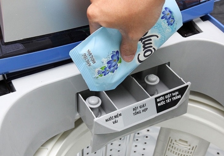 Dùng lượng nước xả phù hợp khi dùng máy giặt aqua
