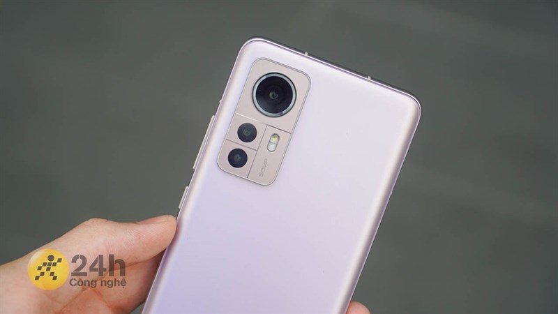Cụm camera của Xiaomi 12 có thiết kế trông khá lạ mắt Cụm camera của Xiaomi 12 có thiết kế trông khá lạ mắt