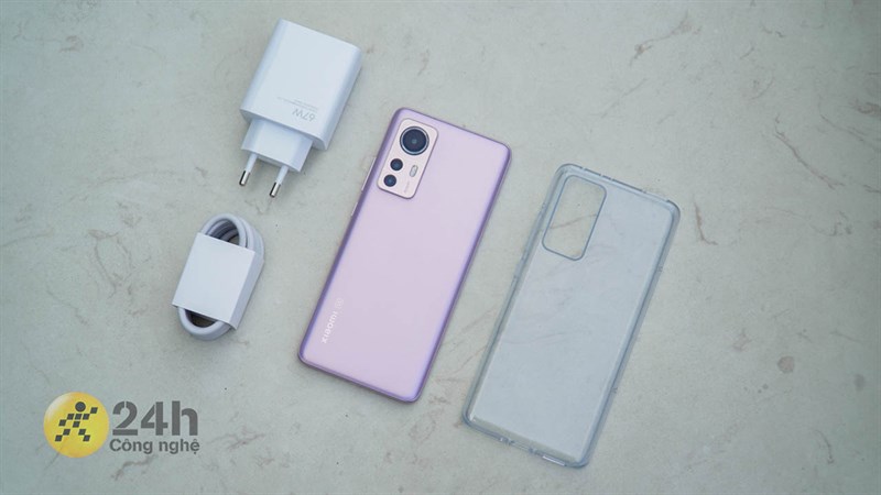 Xiaomi 12 được trang bị đầy đủ phụ kiện Xiaomi 12 được trang bị đầy đủ phụ kiện