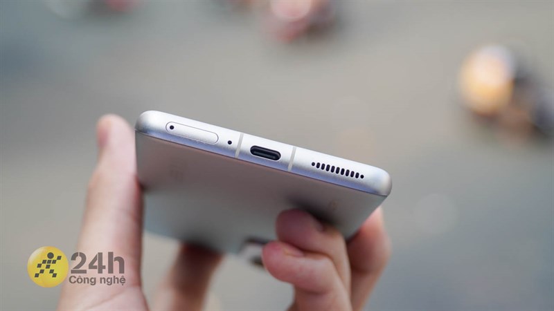 Cạnh dưới của Xiaomi 12 Pro
