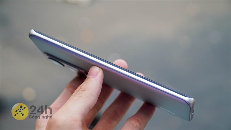 Cạnh trái của Xiaomi 12 Pro