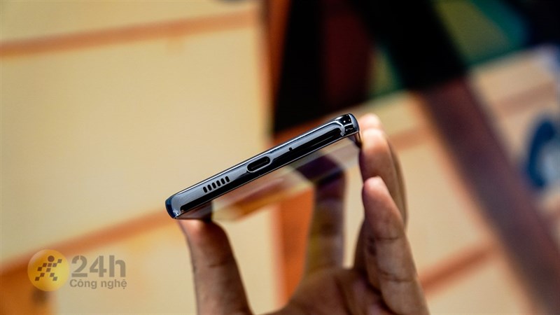Cạnh đáy Galaxy A73 5G