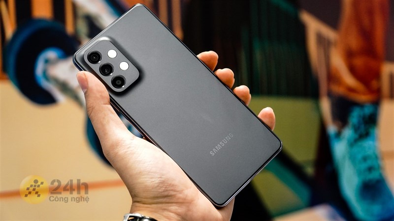 Galaxy A73 5G ra mắt với ngôn ngữ thiết kế quen thuộc