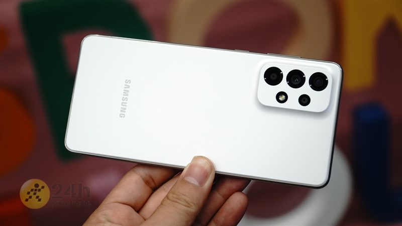 Galaxy A73 5G được trang bị tiêu chuẩn kháng nước kháng bụi IP67