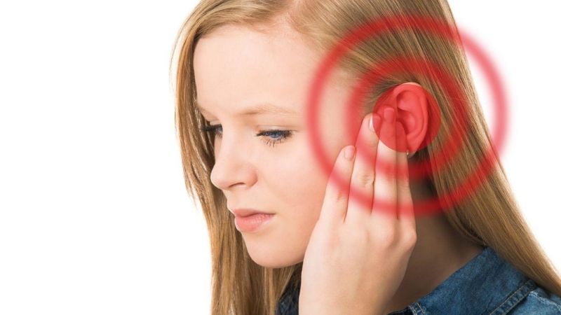 Tinh dầu tỏi làm giảm cơn đau tai hiệu quả