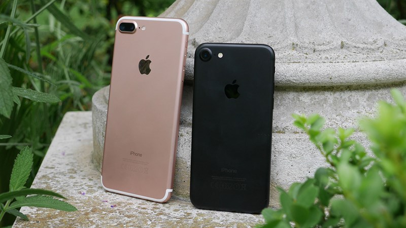 iPhone 7/7 Plus vẫn được các cửa hàng bày bán