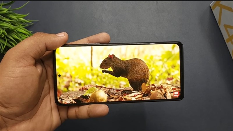 Màn hình của Redmi K40S có tần số quét lên đến 120 Hz cho trải nghiệm hình ảnh cực kì mượt mà. 