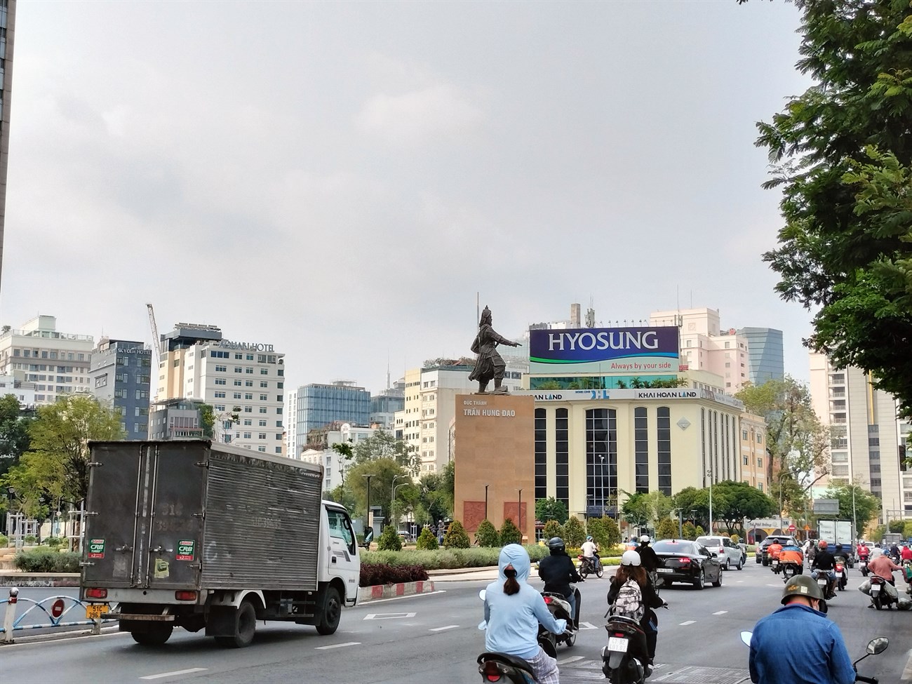 Ảnh chụp tự động trong điều kiện đủ sáng bằng chế độ zoom 2X trên OPPO Reno7 Z 5G Ảnh chụp tự động trong điều kiện đủ sáng bằng chế độ zoom 2X trên OPPO Reno7 Z 5G