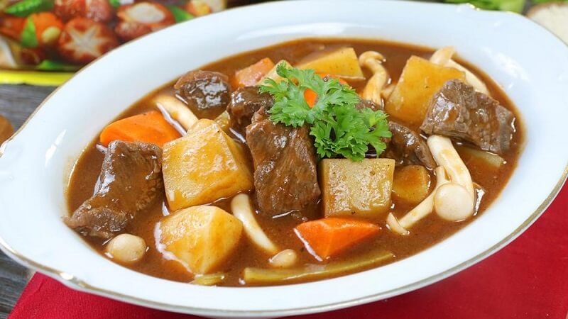 French-style braised beef with vegetables is one of the delicious and aromatic braised beef dishes