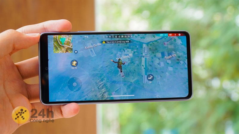 Galaxy A53 5G mang đến cho mình một thời luọng pin dư sức để giải trí hay chơi game cùng với bạn bè. 
