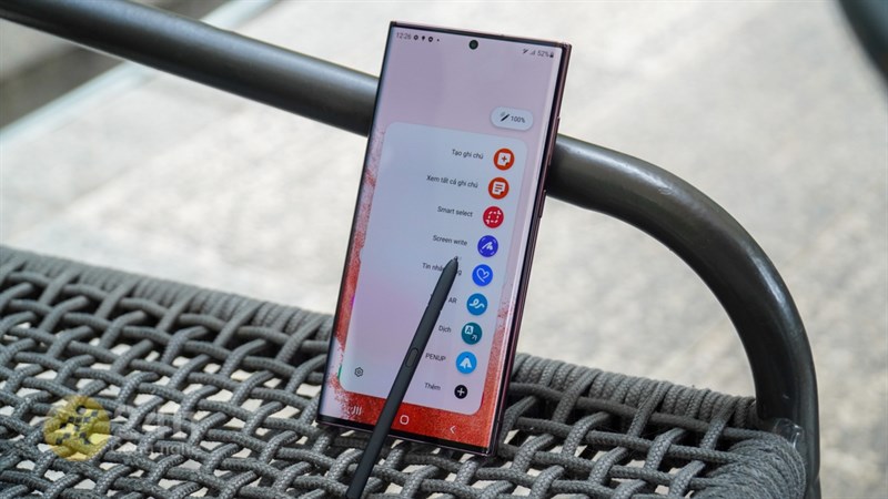 Tuy có giá bán cao nhất dòng, nhưng Galaxy S22 Ultra lại là phiên bản hút khách nhất, vậy nguyên nhân từ đâu?