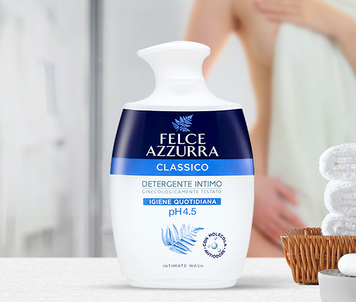 Dung dịch vệ sinh phụ nữ Felce Azzurra nước hoa ngày dài tươi mát 250ml có độ pH phù hợp với môi trường âm đạo