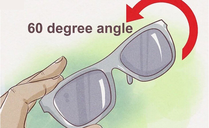 Xoay kính 60 độ trước màn hình điện thoại để kiểm tra kính phân cực Polarized