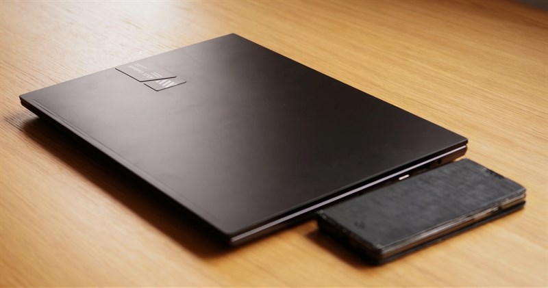 ASUS VivoBook 16X OLED M7600QC thiết kế mang tính di động với độ dày 18.9 mm và khối lượng 1.85 kg