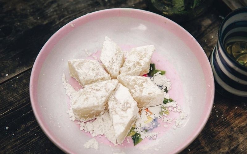 Bánh hồng Tam Quốc - một trong những món đặc sản nổi tiếng của Eo Gió Quy Nhơn