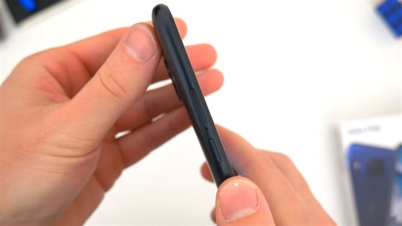 Cạnh trái cùa Nokia X100 Cạnh trái cùa Nokia X100