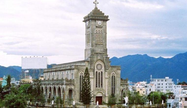 Nhà thờ đá (núi) Nha Trang - Kiến trúc cổ điển Gothic tuyệt đẹp
