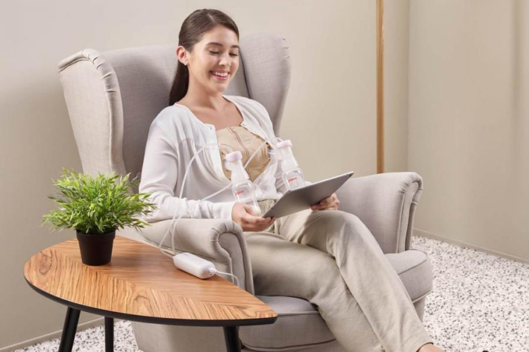 Sử dụng máy hút sữa để giải quyết vấn đề về sữa cho con bú