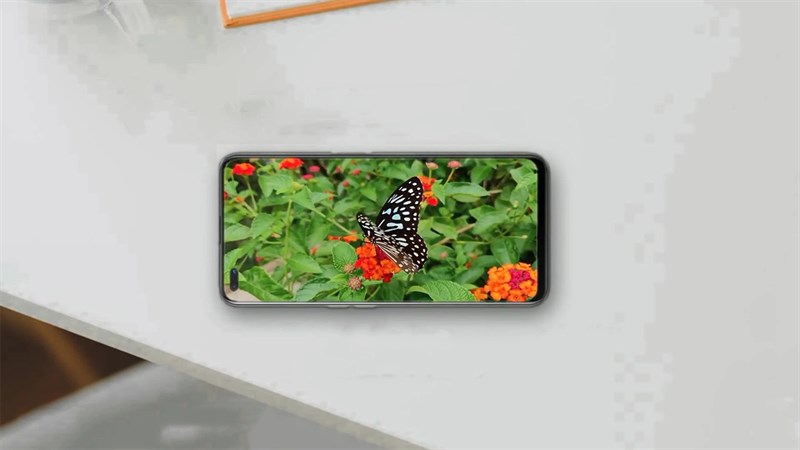 OPPO Reno8 có màn hình lớn và tần số quét cao 120 Hz