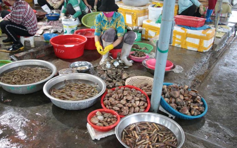 Chợ hải sản Cô Tô