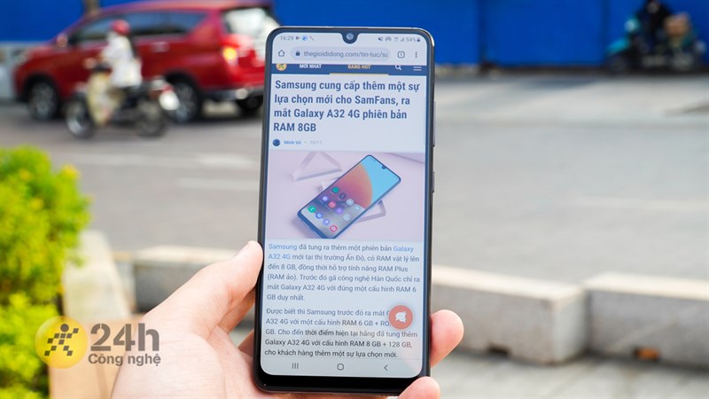 Màn hình 90 Hz và độ phân giải Full HD+ giúp bạn chiến game sắc nét và vô cùng mượt mà