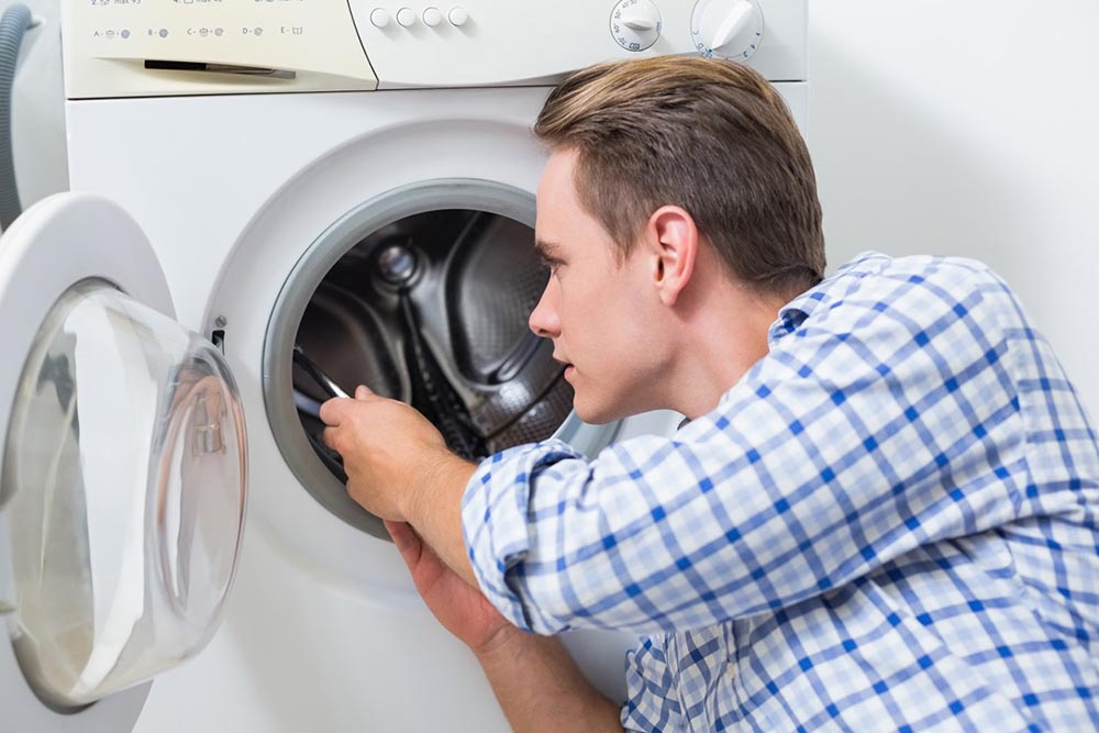 Máy giặt bị hỏng bo mạch hay gặp trục trặc, bạn hãy liên hệ trung tâm sửa chữa để được khắc phục