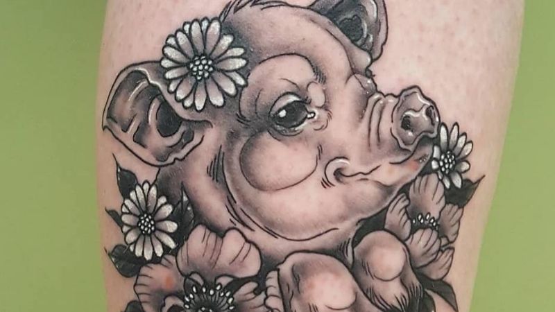 3. Chú cá heo nhỏ gọn ở cổ tay | Hình xăm, Hình xăm cánh tay, Mini tattoos