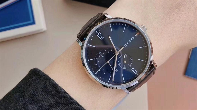 Đồng hồ thời trang cao cấp Tommy, Lacoste, Bulova, Coach giảm sốc 50% Đồng hồ thời trang cao cấp Tommy, Lacoste, Bulova, Coach giảm sốc 50%