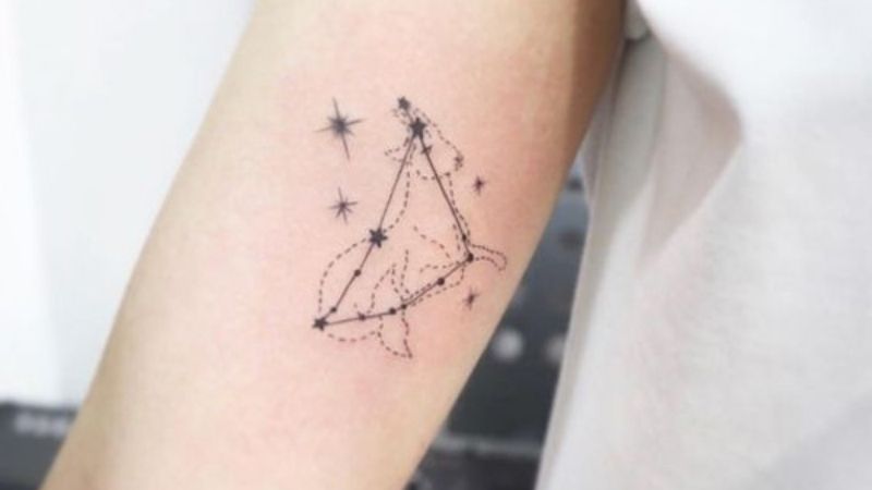 Tattoo cung Nhân Mã nét mảnh kết hợp hoa văn