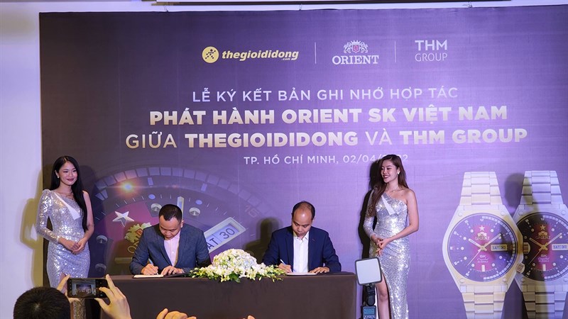 Đại diện Thế Giới Di Động và công ty Tân Hải Minh ký kết hợp đồng độc quyền kinh doanh BST Đại diện Thế Giới Di Động và công ty Tân Hải Minh ký kết hợp đồng độc quyền kinh doanh BST