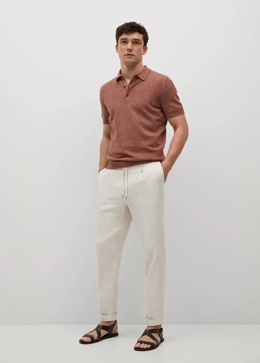 Áo polo phối cùng quần linen