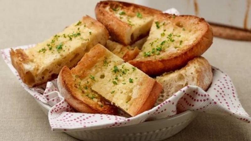 Bánh mì nướng bơ giòn rụm