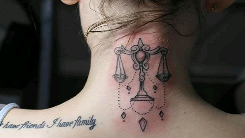 Tattoo dễ thương cho nữ sau cổ