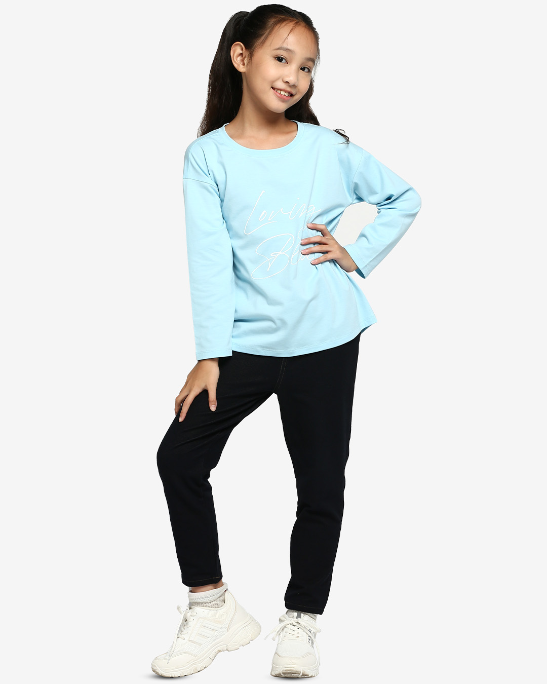 Áo thun bé gái kết hợp cùng quần dài