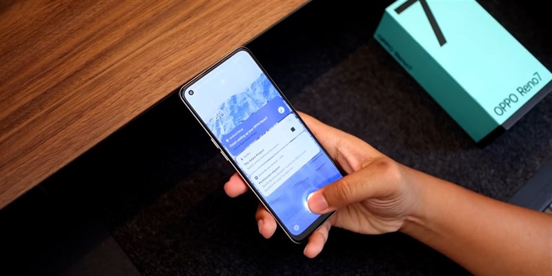 OPPO Reno7 4G vẫn có tần số quét 90 Hz cho trải nghiệm vuốt chạm mượt mà