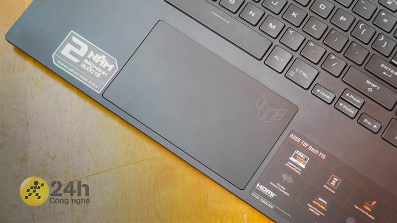 Bàn di chuột của TUF Dash F15 2022 khá lớn, mang đến cảm giác thoải mái khi thực hiện các thao tác vuốt chạm Bàn di chuột của TUF Dash F15 2022 khá lớn, mang đến cảm giác thoải mái khi thực hiện các thao tác vuốt chạm