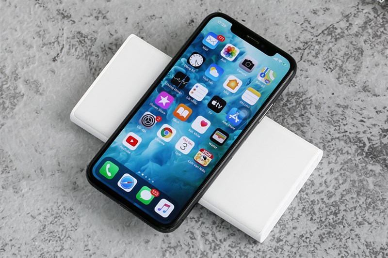 Chiếc Power Bank Essential có khả năng sạc không dây theo chuẩn Qi Chiếc Power Bank Essential có khả năng sạc không dây theo chuẩn Qi