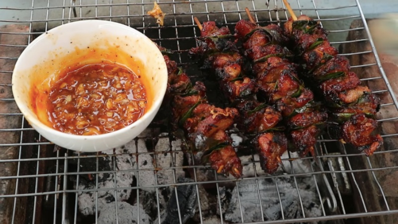 2 ways to make skewered meat with honey leaves attractive, the more you eat, the more you love it