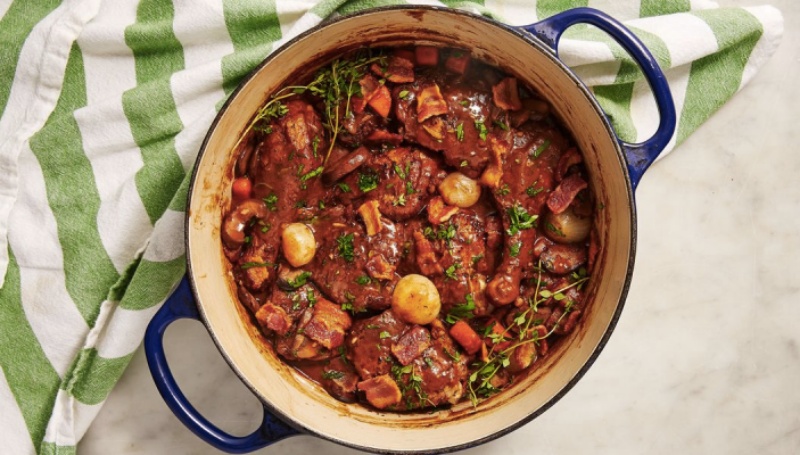 Coq au vin - Gà sốt vang