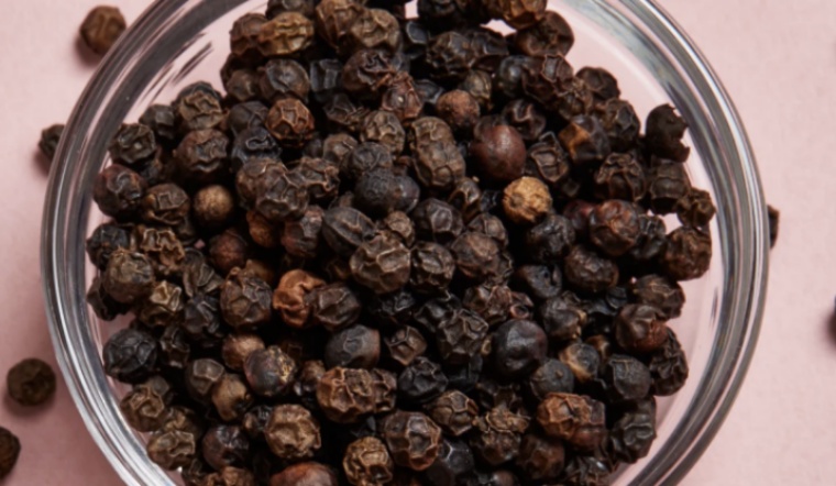 Giá tiêu hôm nay 2/4/2022: Giảm 500 đồng/kg, dao động 77.000 - 80.000 đồng/kg