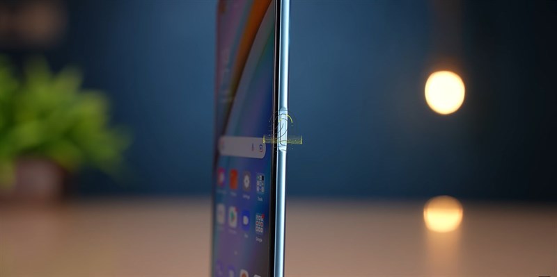 Cạnh phải của máy là nơi đặt cảm biến vân tay một chạm kiêm luôn nút nguồn. Nguồn: Tech Unboxing. Cạnh phải của máy là nơi đặt cảm biến vân tay một chạm kiêm luôn nút nguồn. Nguồn: Tech Unboxing.