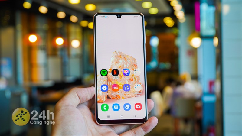 Galaxy A33 5G sẽ là một sự lựa chọn đáng mua nếu như bạn cần một chiếc điện thoại có pin dùng lâu. Pin Galaxy A33 5G khi dùng cho các tác vụ thông thường thì sẽ như thế nào nhỉ?